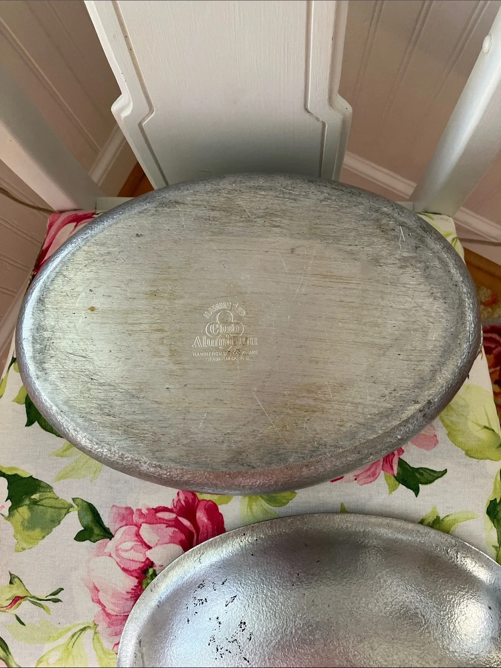 Club Hammered Aluminum Dutch Oven Classic Silver Cast  Roaster with Lid - Silver